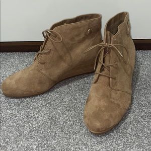 Dr. Scholl’s Tan heeled booties